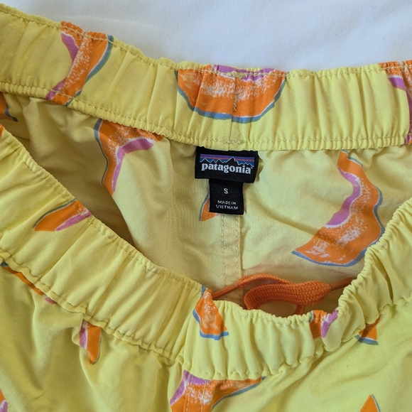 Patagonia Women's Baggies 2.5" Cantaloupe Shorts - Picture 3 of 7